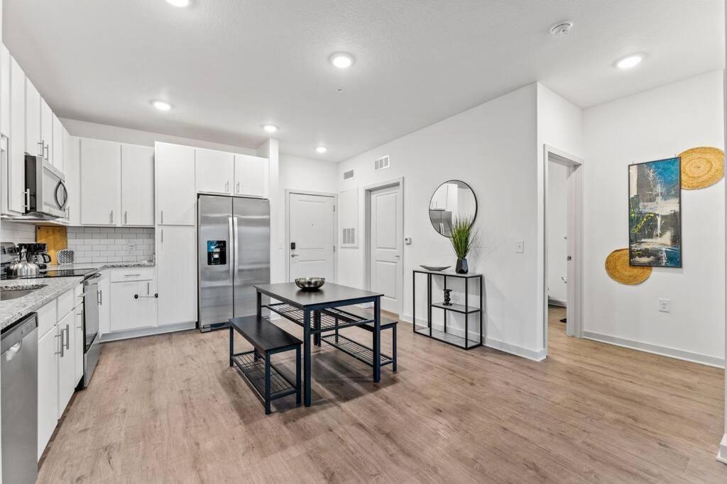 Appartement Complete ,10 Min To Parks Pets Allowed, Resort-style Amenities *