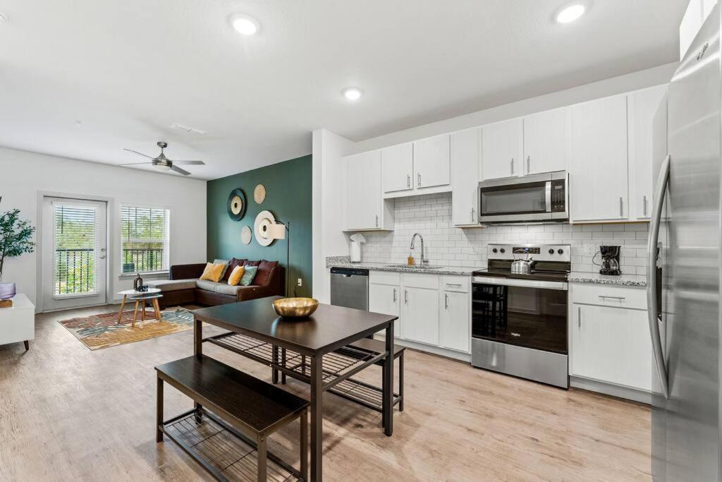 Appartement Complete ,10 Min To Parks Pets Allowed, Resort-style Amenities *