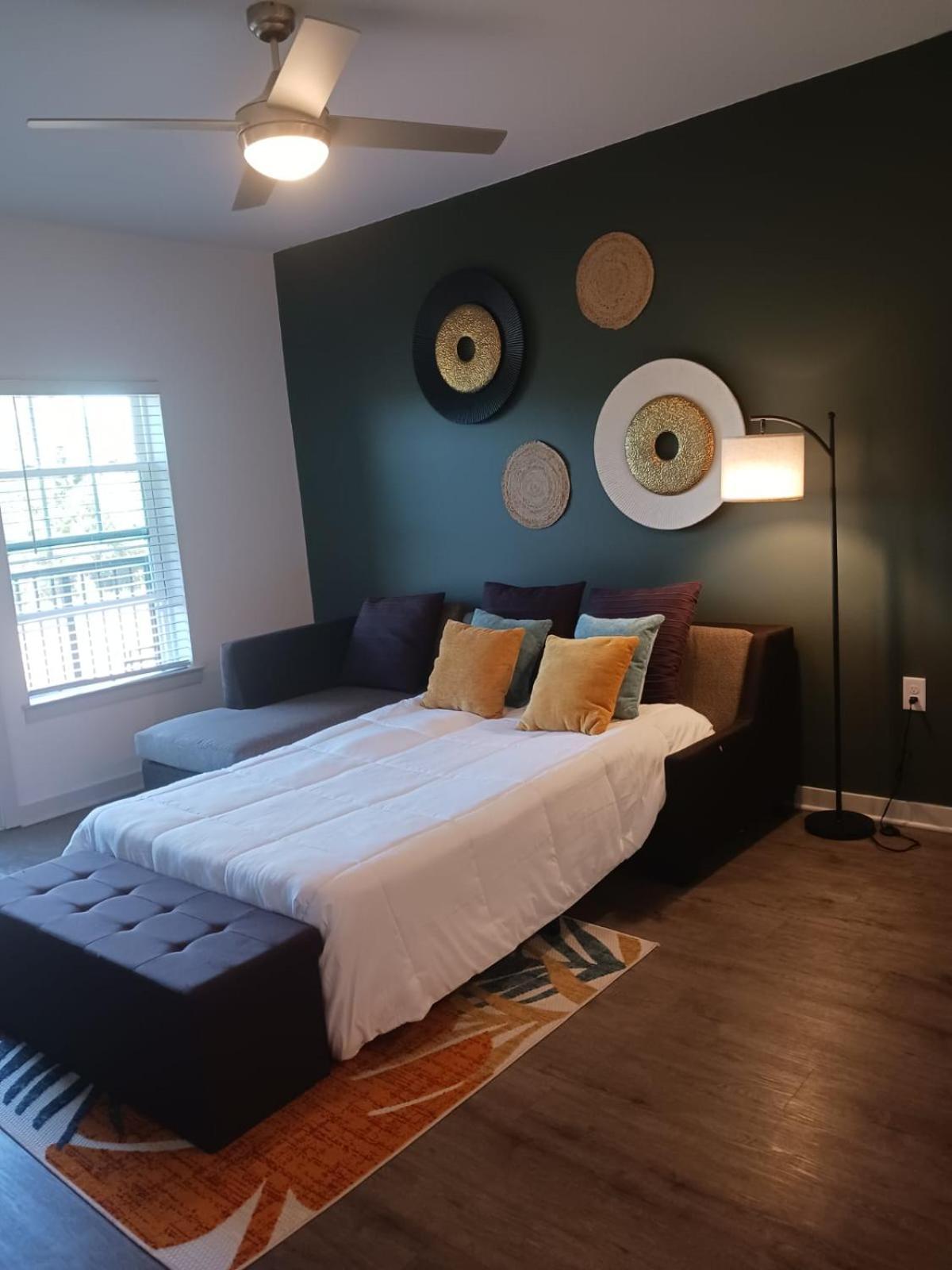 Appartement Complete ,10 Min To Parks Pets Allowed, Resort-style Amenities *