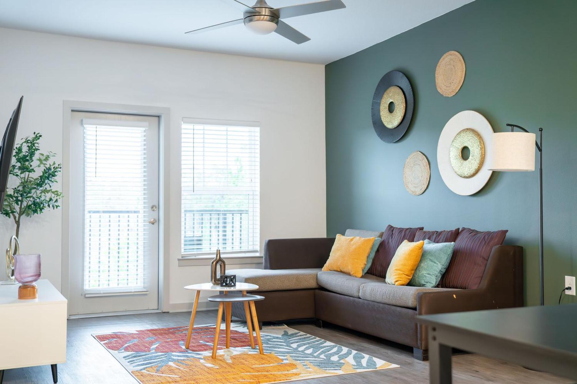 Appartement Complete ,10 Min To Parks Pets Allowed, Resort-style Amenities *