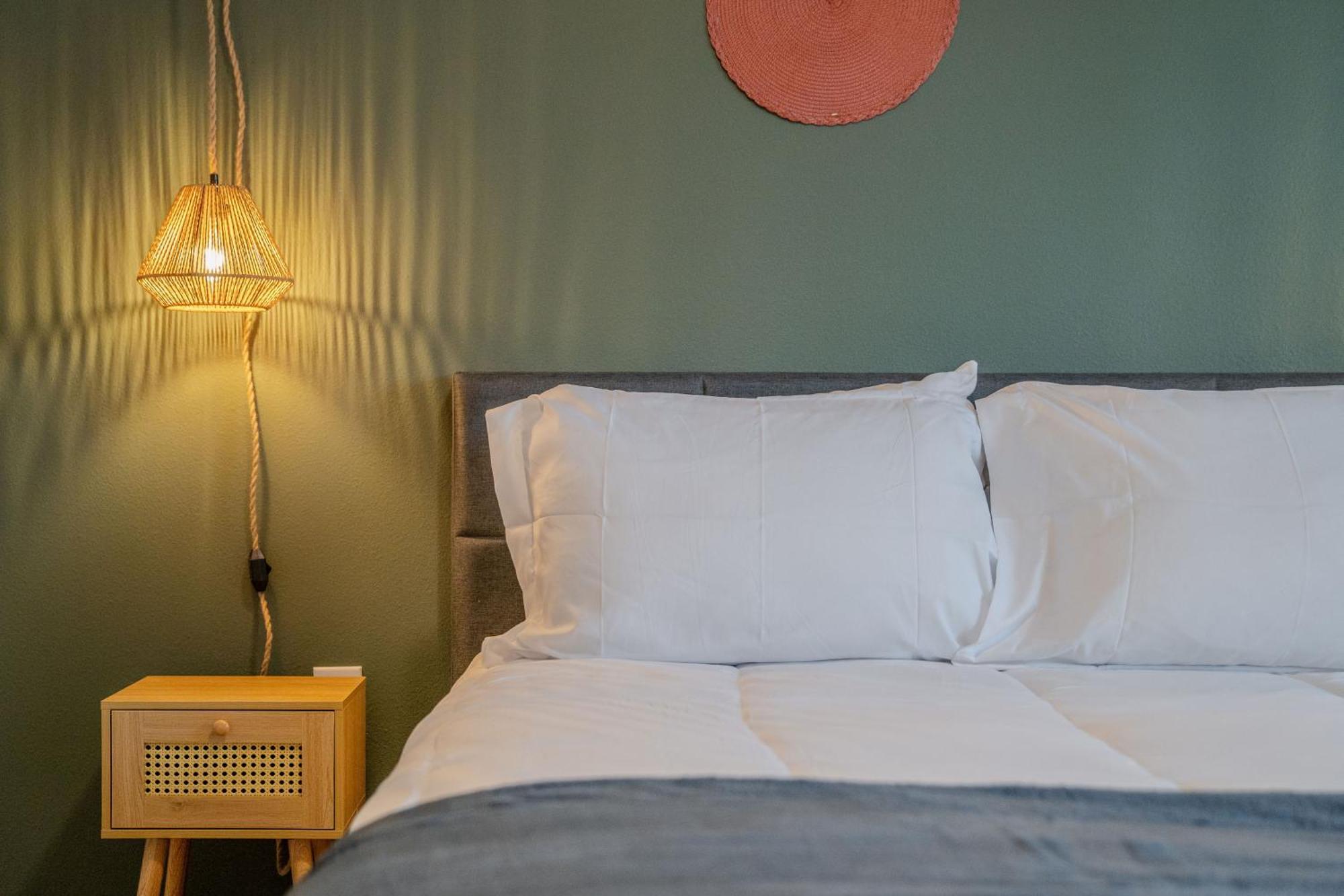 Appartement Complete ,10 Min To Parks Pets Allowed, Resort-style Amenities